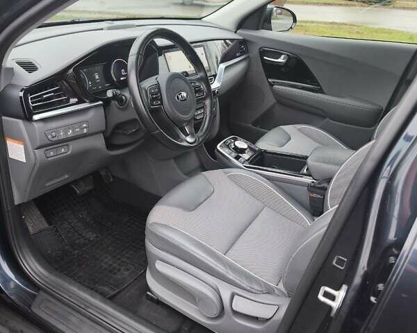 Синій Кіа Niro, об'ємом двигуна 0 л та пробігом 150 тис. км за 18000 $, фото 20 на Automoto.ua