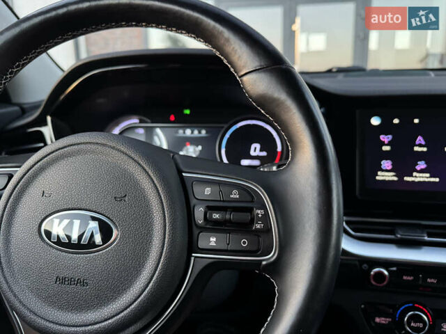 Синий Киа Niro, объемом двигателя 0 л и пробегом 130 тыс. км за 18900 $, фото 89 на Automoto.ua
