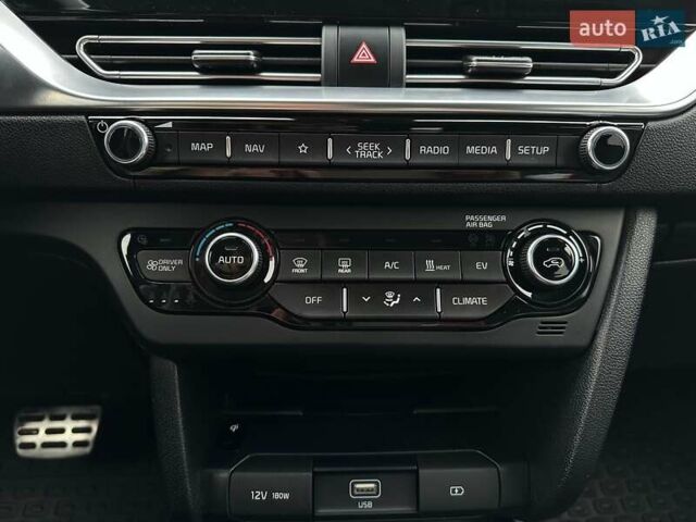 Синій Кіа Niro, об'ємом двигуна 0 л та пробігом 32 тис. км за 23900 $, фото 54 на Automoto.ua