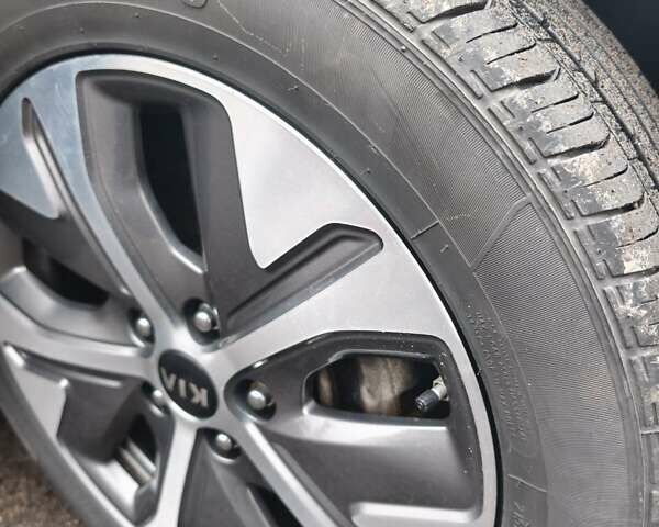 Синій Кіа Niro, об'ємом двигуна 0 л та пробігом 150 тис. км за 18000 $, фото 57 на Automoto.ua