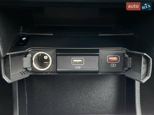 Синий Киа Niro, объемом двигателя 0 л и пробегом 119 тыс. км за 20800 $, фото 66 на Automoto.ua