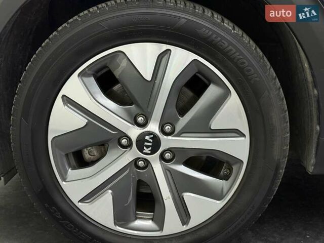 Синій Кіа Niro, об'ємом двигуна 0 л та пробігом 90 тис. км за 19989 $, фото 10 на Automoto.ua