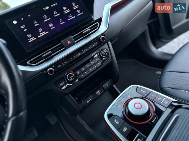 Синій Кіа Niro, об'ємом двигуна 0 л та пробігом 81 тис. км за 19350 $, фото 51 на Automoto.ua