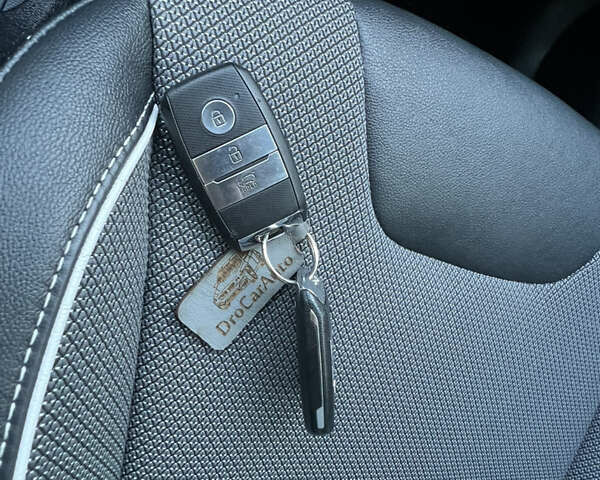 Синий Киа Niro, объемом двигателя 0 л и пробегом 92 тыс. км за 18799 $, фото 42 на Automoto.ua