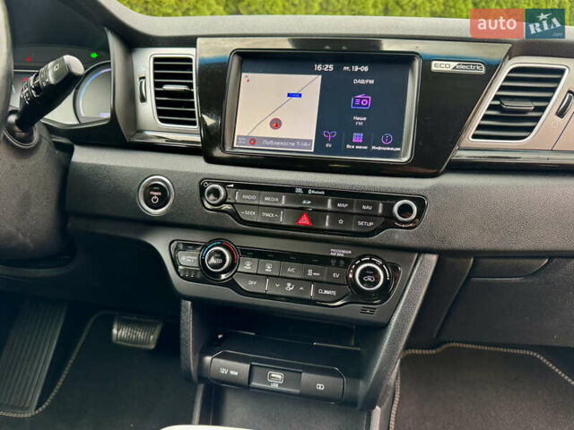 Синий Киа Niro, объемом двигателя 0 л и пробегом 88 тыс. км за 17999 $, фото 26 на Automoto.ua