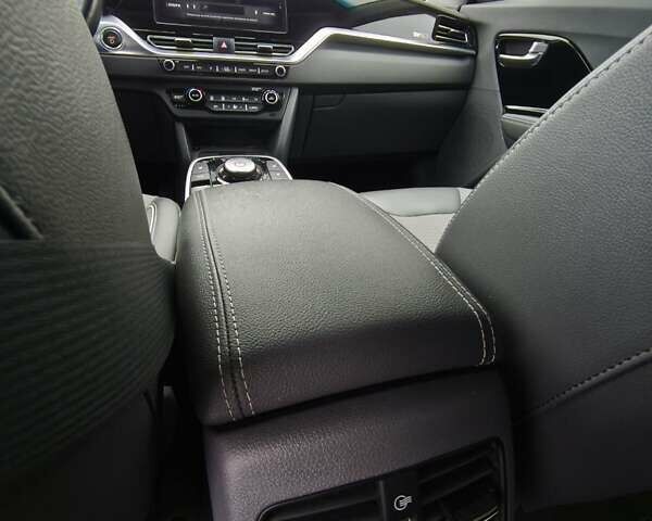 Синій Кіа Niro, об'ємом двигуна 0 л та пробігом 150 тис. км за 18000 $, фото 38 на Automoto.ua