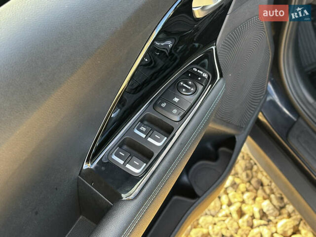 Синий Киа Niro, объемом двигателя 0 л и пробегом 76 тыс. км за 19999 $, фото 14 на Automoto.ua