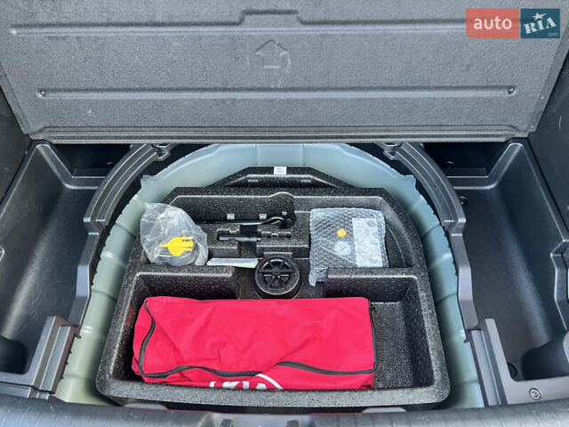 Синій Кіа Niro, об'ємом двигуна 0 л та пробігом 112 тис. км за 19500 $, фото 71 на Automoto.ua