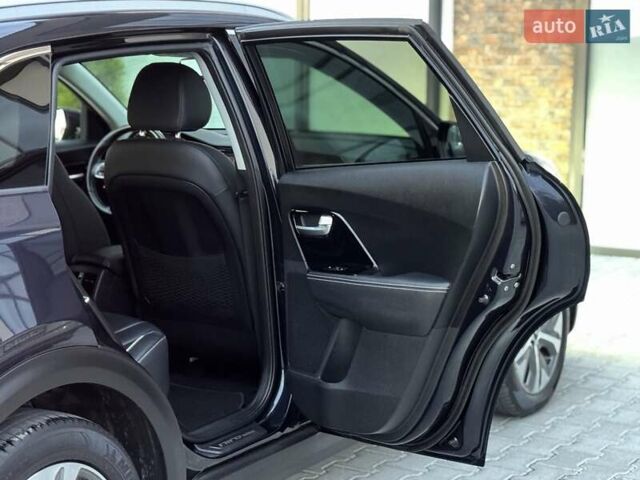 Синий Киа Niro, объемом двигателя 0 л и пробегом 90 тыс. км за 19999 $, фото 68 на Automoto.ua