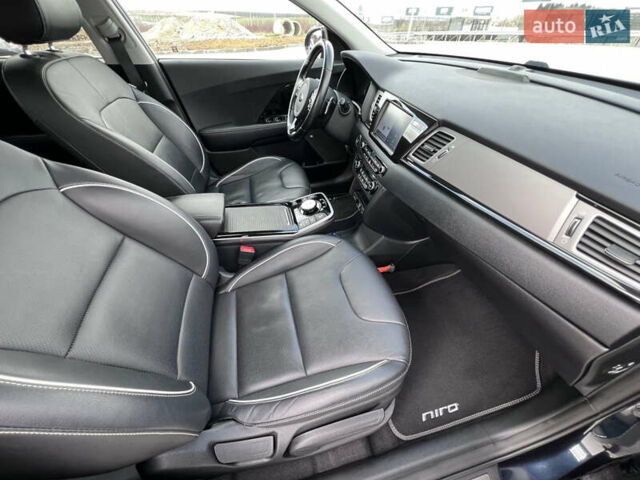 Синий Киа Niro, объемом двигателя 0 л и пробегом 126 тыс. км за 18548 $, фото 40 на Automoto.ua