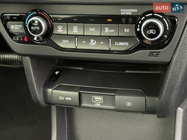 Синій Кіа Niro, об'ємом двигуна 0 л та пробігом 92 тис. км за 16970 $, фото 93 на Automoto.ua