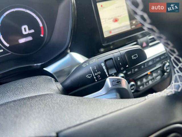 Синій Кіа Niro, об'ємом двигуна 0 л та пробігом 112 тис. км за 19500 $, фото 64 на Automoto.ua