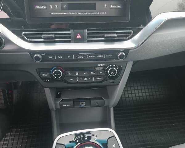 Синій Кіа Niro, об'ємом двигуна 0 л та пробігом 150 тис. км за 18000 $, фото 27 на Automoto.ua