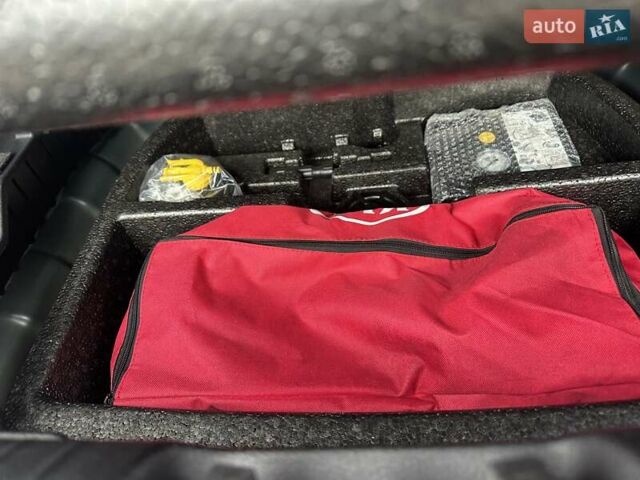 Синій Кіа Niro, об'ємом двигуна 0 л та пробігом 170 тис. км за 18300 $, фото 8 на Automoto.ua