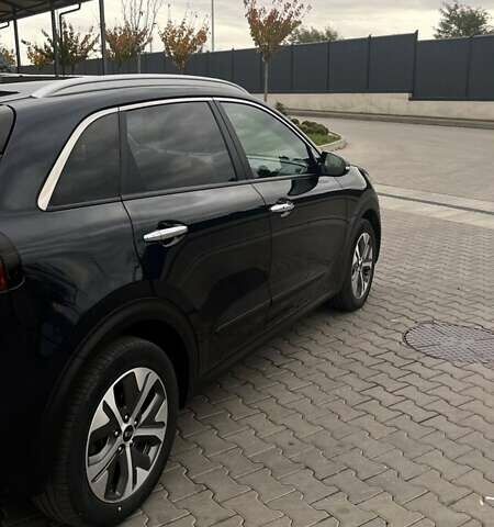 Синій Кіа Niro, об'ємом двигуна 0 л та пробігом 135 тис. км за 18750 $, фото 2 на Automoto.ua