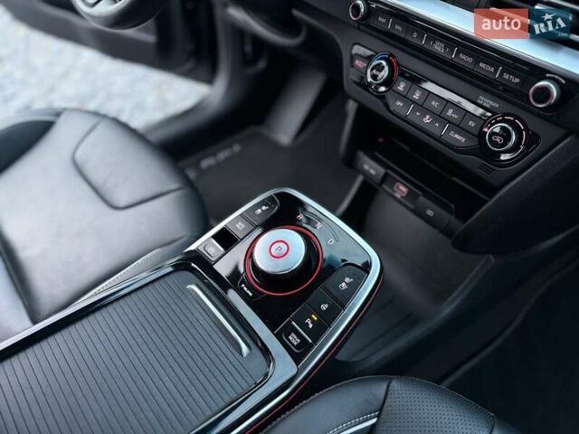 Синій Кіа Niro, об'ємом двигуна 0 л та пробігом 81 тис. км за 19350 $, фото 80 на Automoto.ua