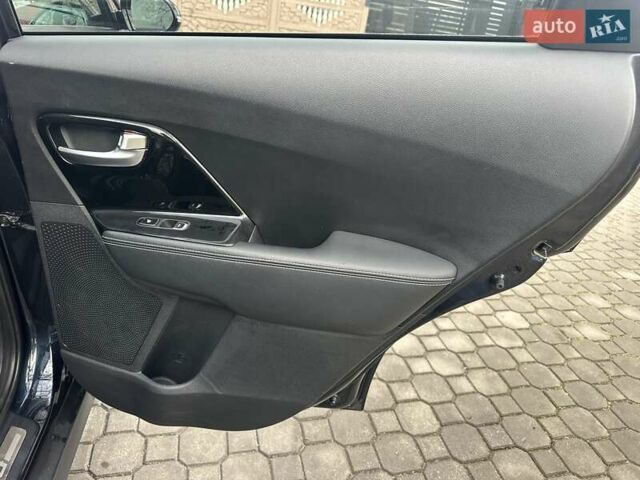 Синій Кіа Niro, об'ємом двигуна 0 л та пробігом 170 тис. км за 18300 $, фото 13 на Automoto.ua
