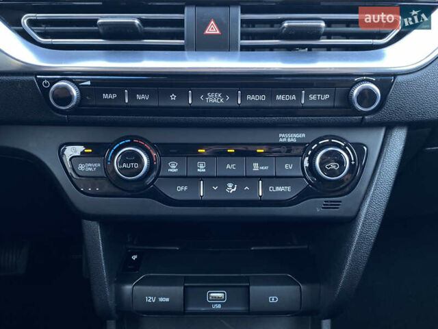 Синій Кіа Niro, об'ємом двигуна 0 л та пробігом 106 тис. км за 21900 $, фото 69 на Automoto.ua