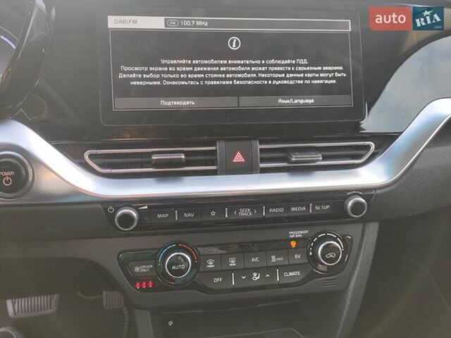 Синій Кіа Niro, об'ємом двигуна 0 л та пробігом 120 тис. км за 19890 $, фото 23 на Automoto.ua