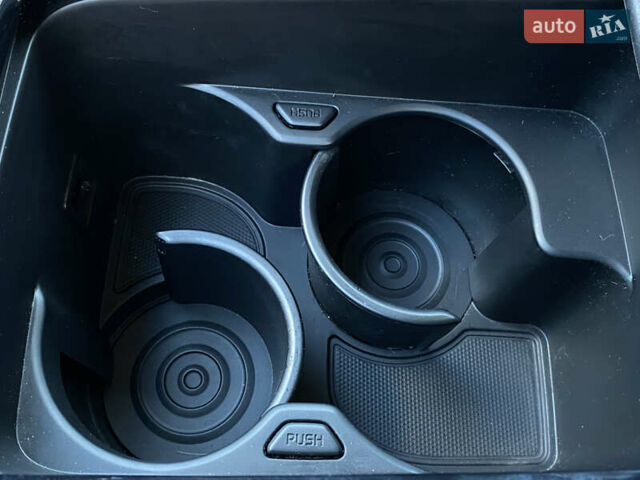 Синій Кіа Niro, об'ємом двигуна 0 л та пробігом 106 тис. км за 21900 $, фото 76 на Automoto.ua