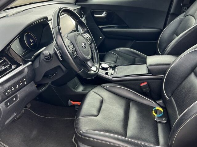 Киа Niro 2020 в Ровно на Automoto.ua Синий Киа Niro, объемом двигателя 0 л и пробегом 143 тыс. км за 18250 $, фото 5 на Automoto.ua