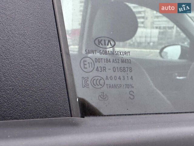 Синій Кіа Niro, об'ємом двигуна 0 л та пробігом 133 тис. км за 18900 $, фото 63 на Automoto.ua
