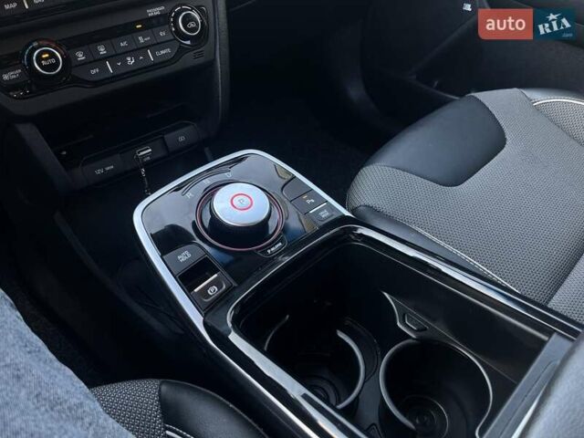 Синій Кіа Niro, об'ємом двигуна 0 л та пробігом 84 тис. км за 18500 $, фото 23 на Automoto.ua