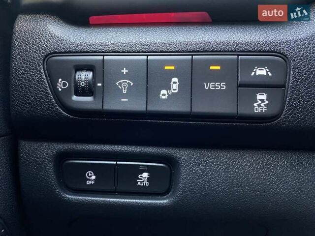 Киа Niro 2020 в Львове на Automoto.ua Синий Киа Niro, объемом двигателя 0 л и пробегом 75 тыс. км за 22900 $, фото 4 на Automoto.ua