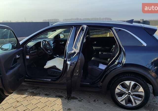 Синий Киа Niro, объемом двигателя 0 л и пробегом 104 тыс. км за 20800 $, фото 4 на Automoto.ua