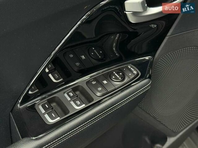 Синий Киа Niro, объемом двигателя 0 л и пробегом 90 тыс. км за 18427 $, фото 12 на Automoto.ua
