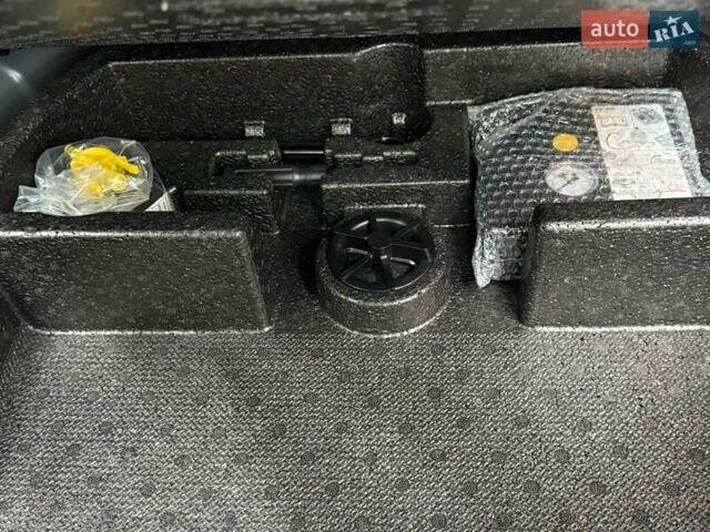 Синій Кіа Niro, об'ємом двигуна 0 л та пробігом 130 тис. км за 19071 $, фото 33 на Automoto.ua