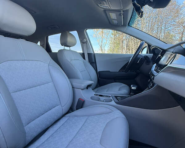 Синій Кіа Niro, об'ємом двигуна 1.58 л та пробігом 76 тис. км за 21300 $, фото 10 на Automoto.ua