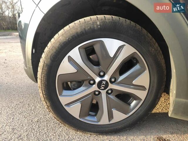Синій Кіа Niro, об'ємом двигуна 0 л та пробігом 120 тис. км за 19890 $, фото 39 на Automoto.ua