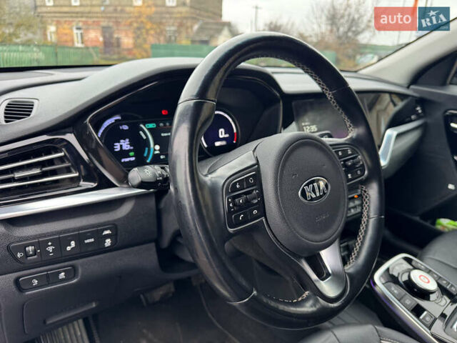 Синий Киа Niro, объемом двигателя 0 л и пробегом 125 тыс. км за 18500 $, фото 8 на Automoto.ua