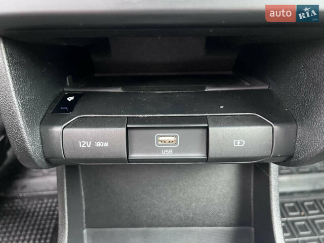 Синій Кіа Niro, об'ємом двигуна 0 л та пробігом 107 тис. км за 19200 $, фото 27 на Automoto.ua