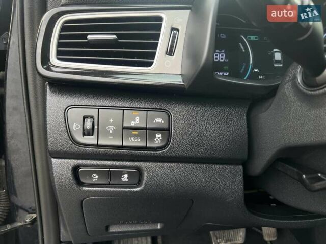 Синий Киа Niro, объемом двигателя 0 л и пробегом 89 тыс. км за 17500 $, фото 51 на Automoto.ua