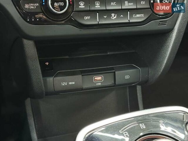 Синій Кіа Niro, об'ємом двигуна 0 л та пробігом 90 тис. км за 19989 $, фото 24 на Automoto.ua