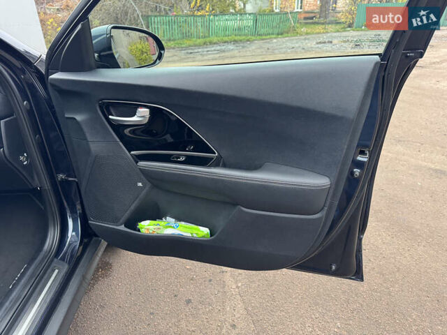 Синий Киа Niro, объемом двигателя 0 л и пробегом 125 тыс. км за 18500 $, фото 23 на Automoto.ua