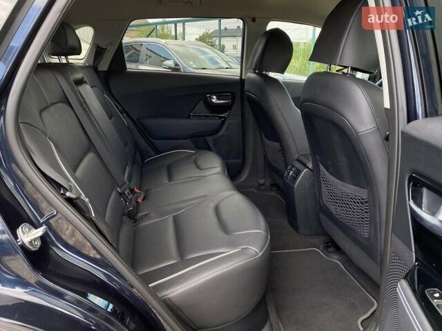 Синій Кіа Niro, об'ємом двигуна 0 л та пробігом 97 тис. км за 21950 $, фото 61 на Automoto.ua