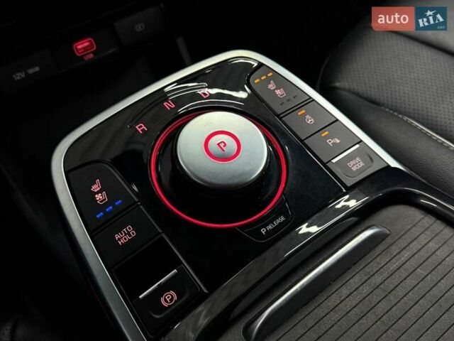Синій Кіа Niro, об'ємом двигуна 0 л та пробігом 130 тис. км за 19071 $, фото 23 на Automoto.ua