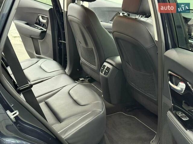 Синій Кіа Niro, об'ємом двигуна 0 л та пробігом 90 тис. км за 19989 $, фото 32 на Automoto.ua