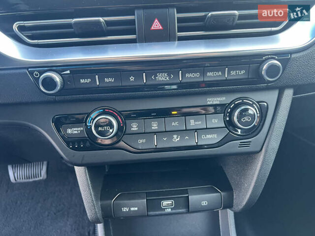 Синій Кіа Niro, об'ємом двигуна 0 л та пробігом 112 тис. км за 19500 $, фото 53 на Automoto.ua