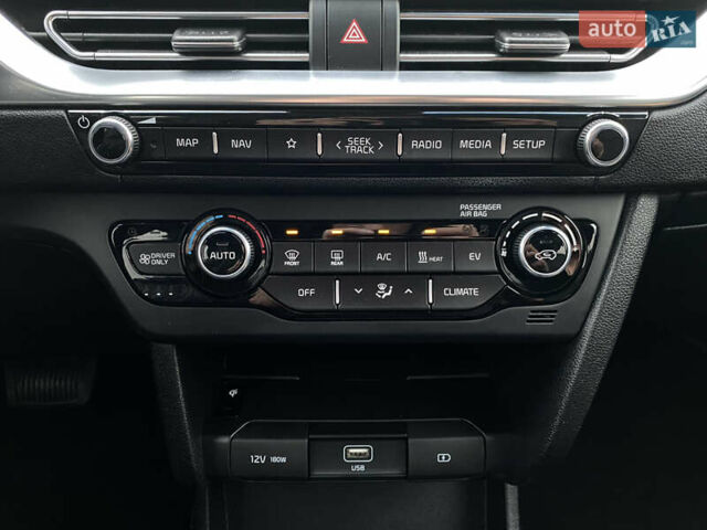 Синій Кіа Niro, об'ємом двигуна 0 л та пробігом 138 тис. км за 21200 $, фото 71 на Automoto.ua