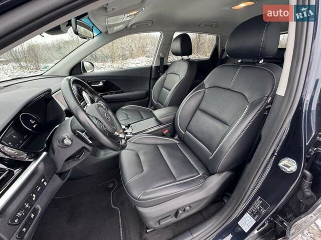 Синій Кіа Niro, об'ємом двигуна 0 л та пробігом 134 тис. км за 19300 $, фото 12 на Automoto.ua
