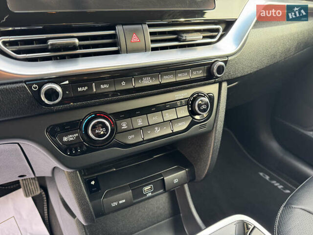 Синий Киа Niro, объемом двигателя 0 л и пробегом 156 тыс. км за 18900 $, фото 33 на Automoto.ua