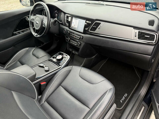 Синий Киа Niro, объемом двигателя 0 л и пробегом 131 тыс. км за 18000 $, фото 23 на Automoto.ua