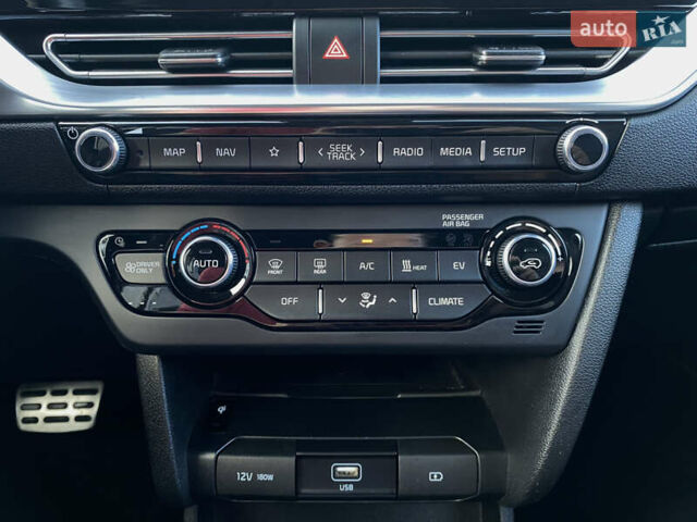 Синій Кіа Niro, об'ємом двигуна 0 л та пробігом 76 тис. км за 22900 $, фото 72 на Automoto.ua