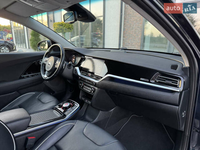 Синий Киа Niro, объемом двигателя 0 л и пробегом 130 тыс. км за 18900 $, фото 64 на Automoto.ua