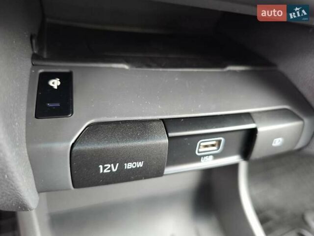 Синій Кіа Niro, об'ємом двигуна 0 л та пробігом 150 тис. км за 18000 $, фото 30 на Automoto.ua