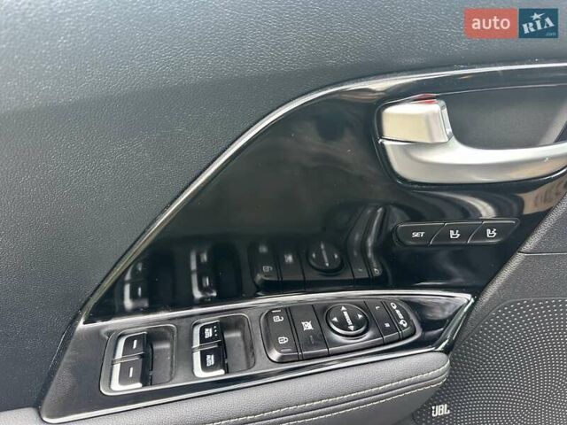 Синій Кіа Niro, об'ємом двигуна 0 л та пробігом 170 тис. км за 18300 $, фото 10 на Automoto.ua